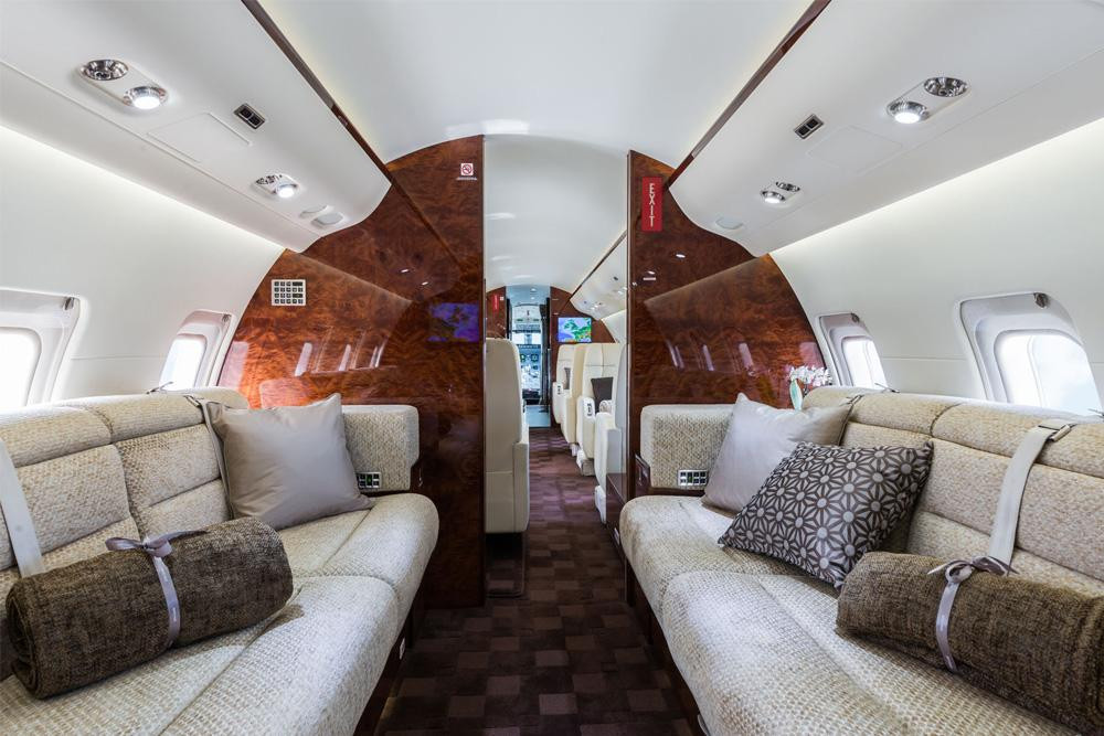 Bombardier Challenger 850 business jet