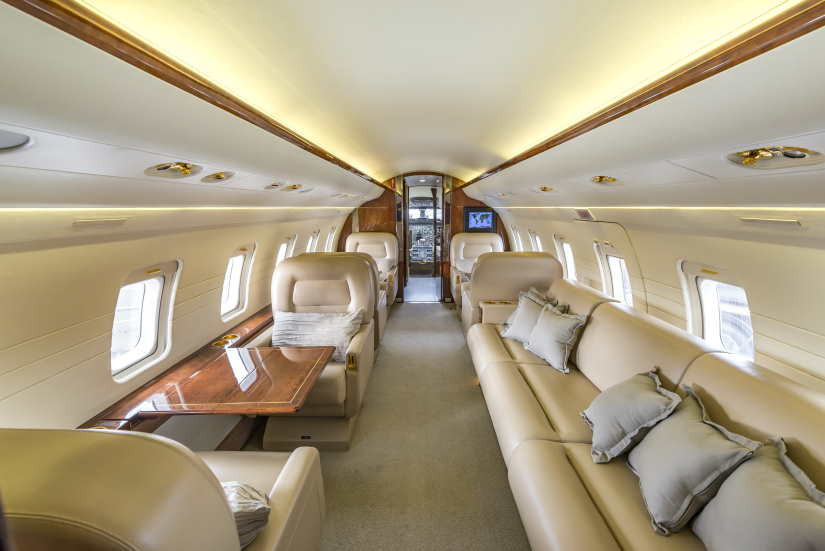 Bombardier Challenger 601 business jet